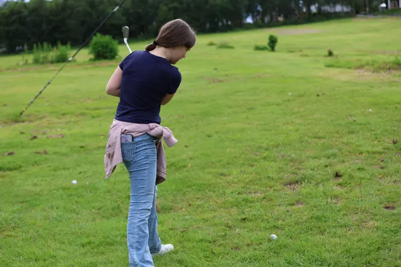Golfkurs på drivingrangen ved Nedregaard